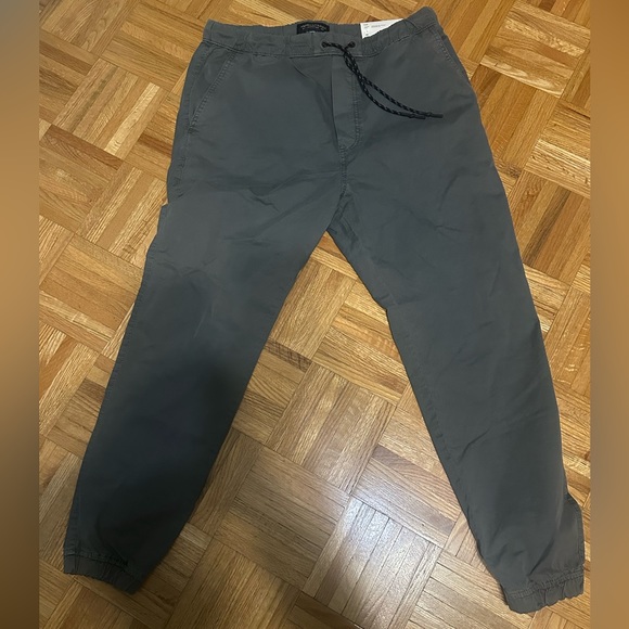 American Eagle Joggers - Picture 1 of 3
